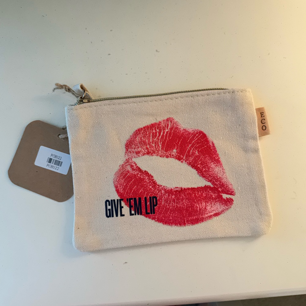 💋 GIVE EM LIP MAKEUP POUCH